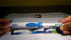 How to Change Head on Oral B Crossaction Toothbrush